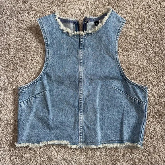 🖤Blue Denim Sleeveless Crop Top - Picture 2 of 4